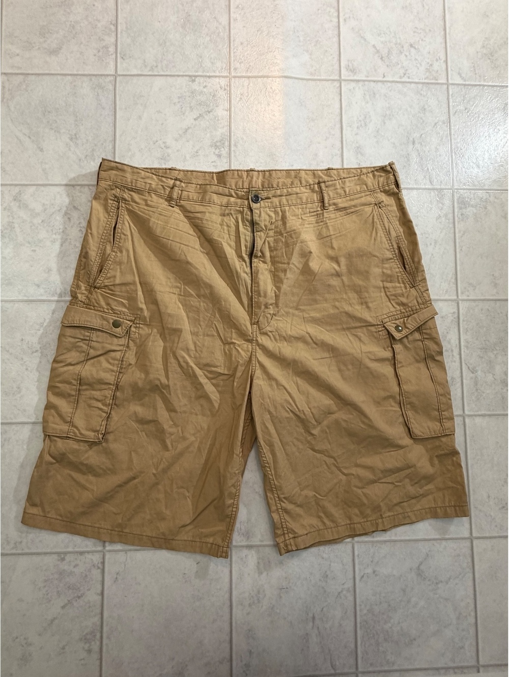 Levi Strauss tan cargo shorts